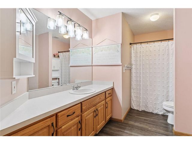 582 Country Oaks Lane, River Falls, WI 54022