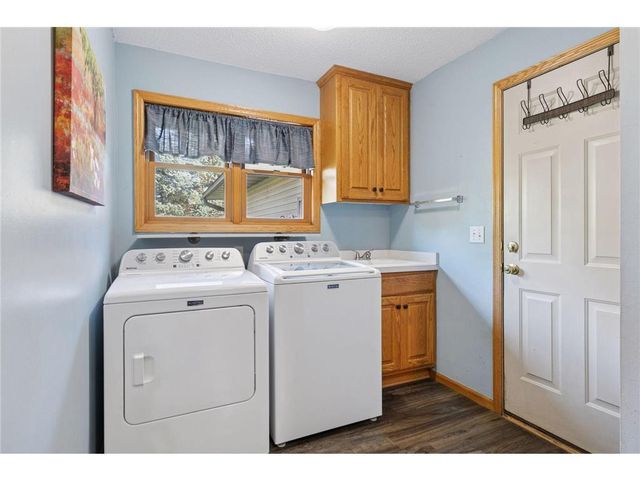 582 Country Oaks Lane, River Falls, WI 54022