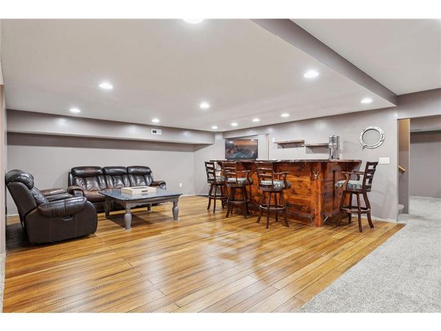 582 Country Oaks Lane, River Falls, WI 54022