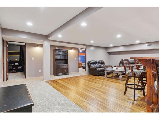 582 Country Oaks Lane, River Falls, WI 54022