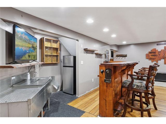 582 Country Oaks Lane, River Falls, WI 54022