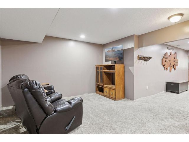 582 Country Oaks Lane, River Falls, WI 54022