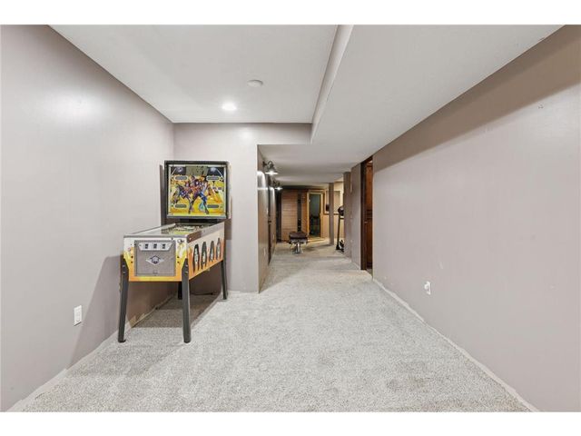 582 Country Oaks Lane, River Falls, WI 54022