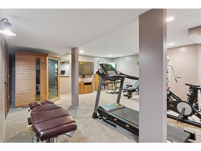 582 Country Oaks Lane, River Falls, WI 54022