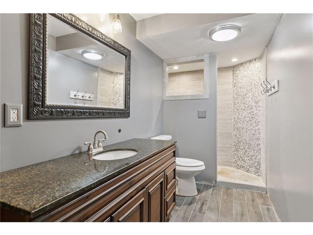 582 Country Oaks Lane, River Falls, WI 54022