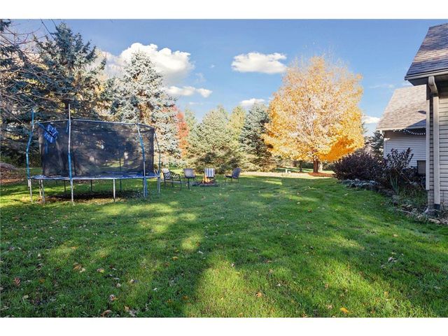 582 Country Oaks Lane, River Falls, WI 54022