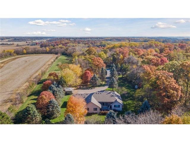582 Country Oaks Lane, River Falls, WI 54022