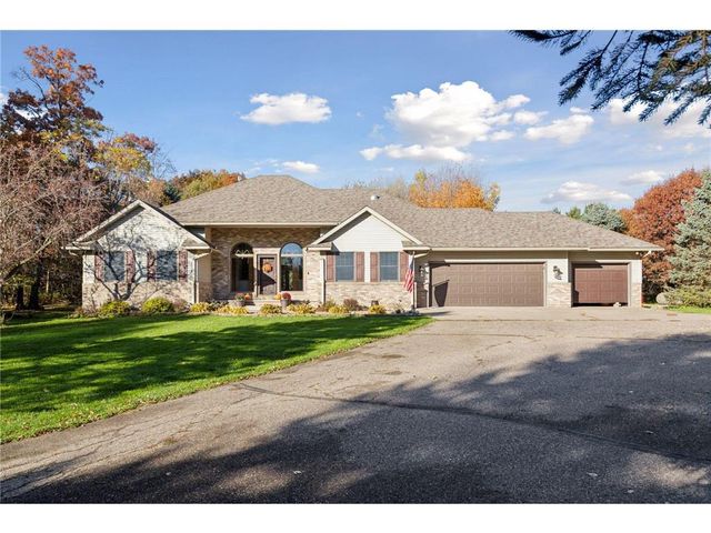 582 Country Oaks Lane, River Falls, WI 54022