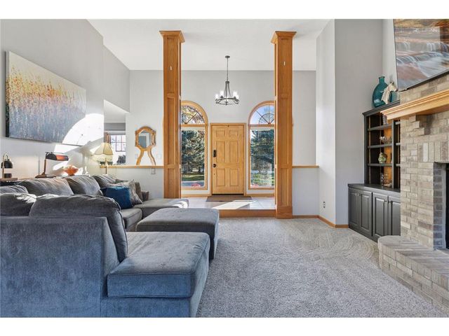 582 Country Oaks Lane, River Falls, WI 54022