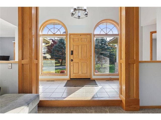 582 Country Oaks Lane, River Falls, WI 54022