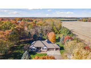 582 Country Oaks Lane, River Falls, WI 54022