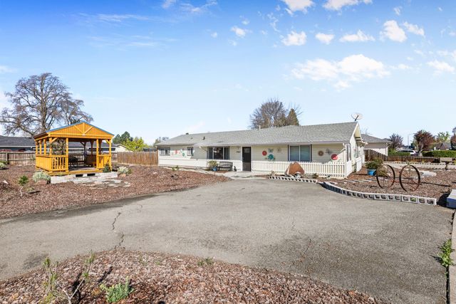 2987 Delta Waters Road, Medford, OR 97504