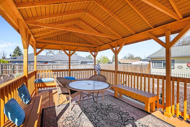 2987 Delta Waters Road, Medford, OR 97504