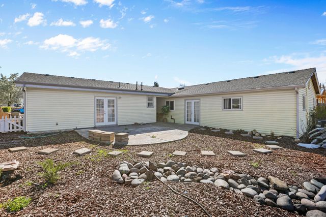 2987 Delta Waters Road, Medford, OR 97504