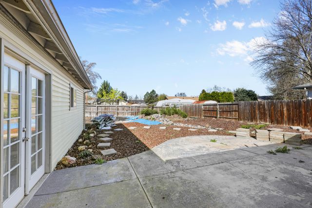 2987 Delta Waters Road, Medford, OR 97504