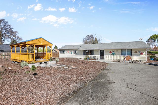 2987 Delta Waters Road, Medford, OR 97504