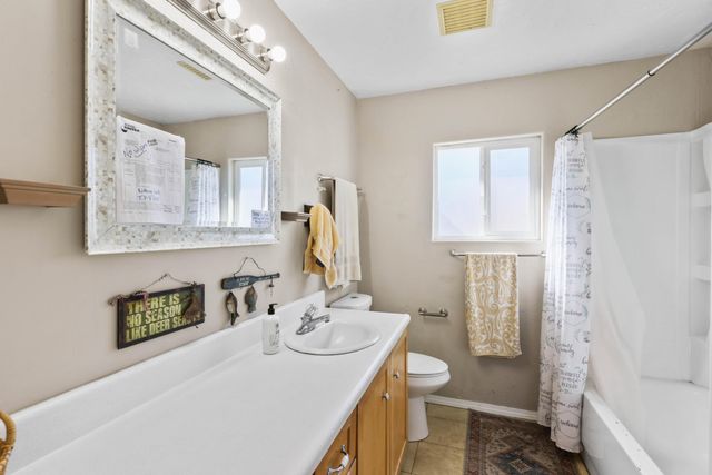 2987 Delta Waters Road, Medford, OR 97504