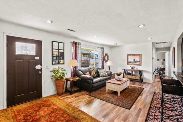 2987 Delta Waters Road, Medford, OR 97504