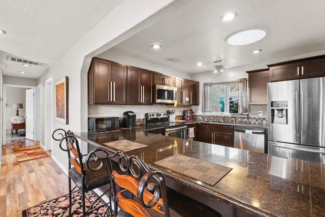 2987 Delta Waters Road, Medford, OR 97504