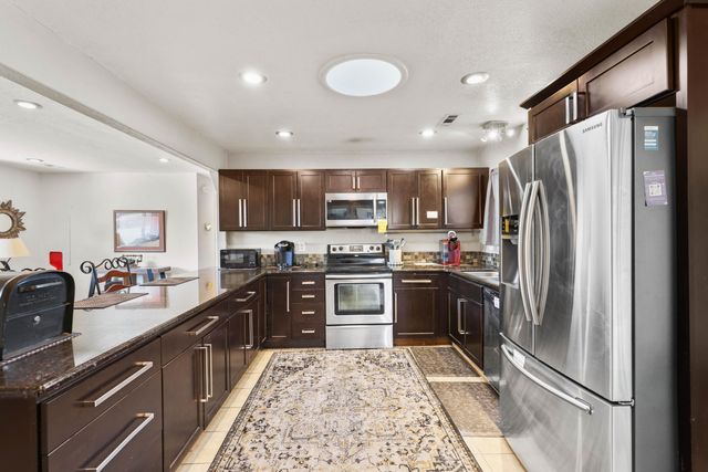 2987 Delta Waters Road, Medford, OR 97504