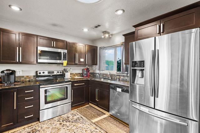 2987 Delta Waters Road, Medford, OR 97504