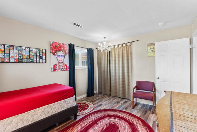 2987 Delta Waters Road, Medford, OR 97504