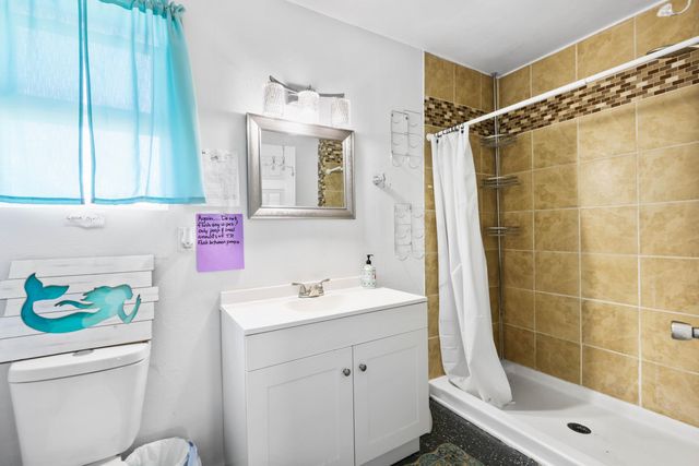 2987 Delta Waters Road, Medford, OR 97504