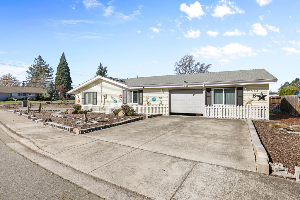 2987 Delta Waters Road, Medford, OR 97504