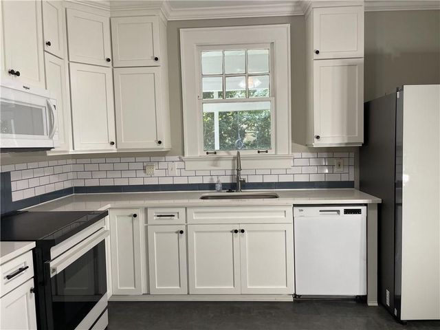 211 Greenwood Circle, Decatur, GA 30030