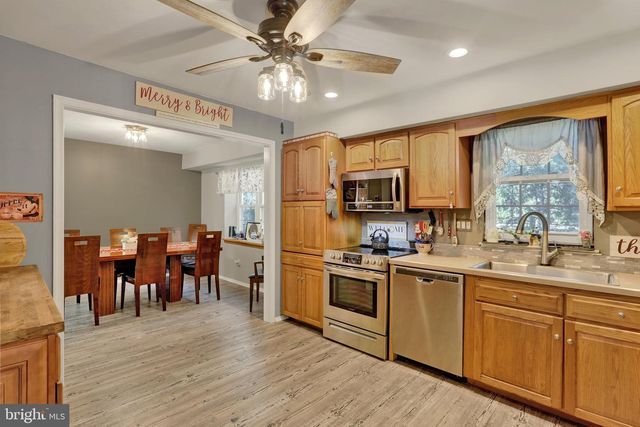 7 ANDOVER PL, Newtown, PA 18940