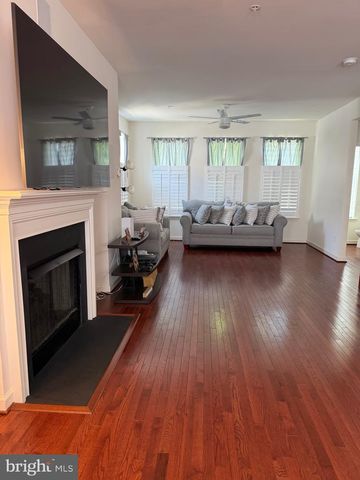 9801 WOOD GLEN TER, Lanham, MD 20706