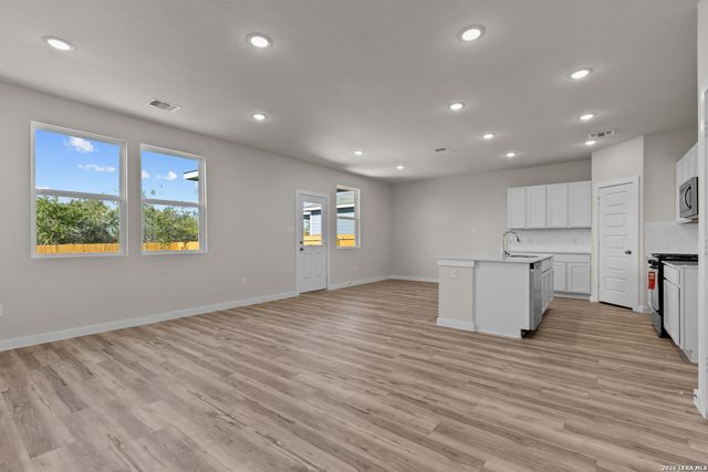 2327 Crisp Gln, San Antonio, TX 78224