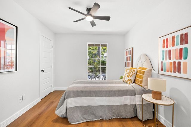 3 Still Corner Place, The Woodlands, TX 77381