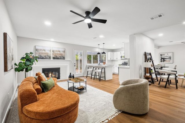 3 Still Corner Place, The Woodlands, TX 77381