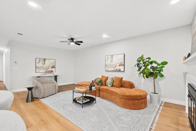 3 Still Corner Place, The Woodlands, TX 77381