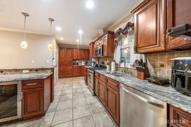 102 runyon Avenue, Middlesex, NJ 08846