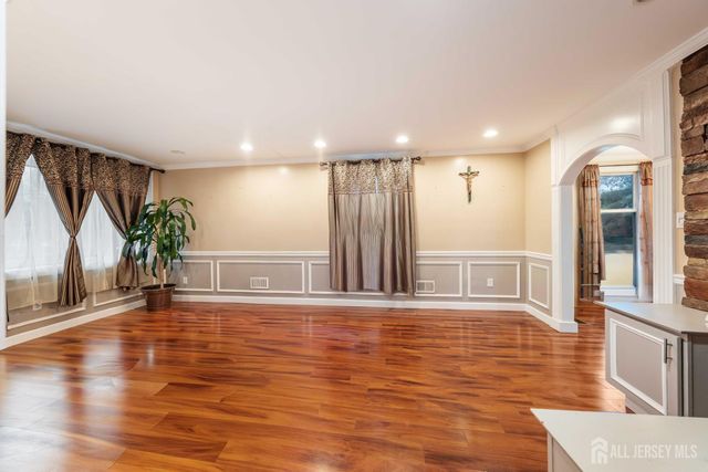 102 runyon Avenue, Middlesex, NJ 08846