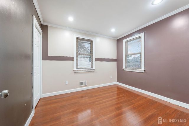 102 runyon Avenue, Middlesex, NJ 08846