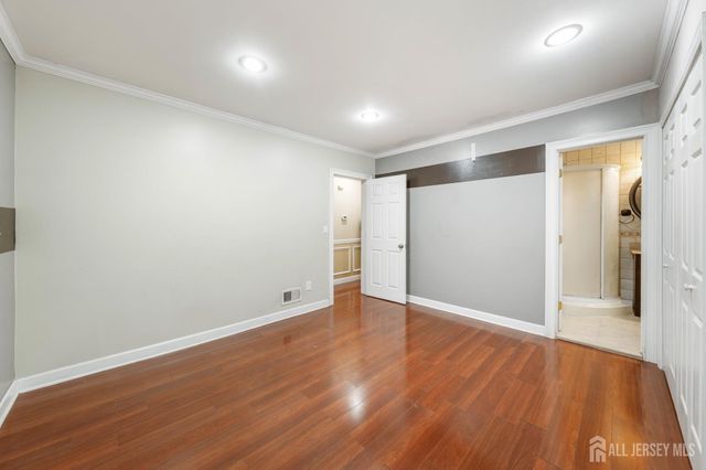 102 runyon Avenue, Middlesex, NJ 08846