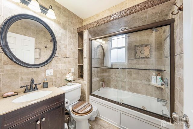 102 runyon Avenue, Middlesex, NJ 08846