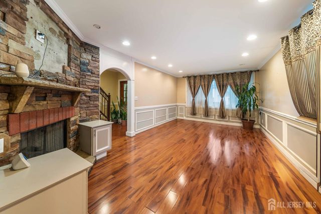 102 runyon Avenue, Middlesex, NJ 08846