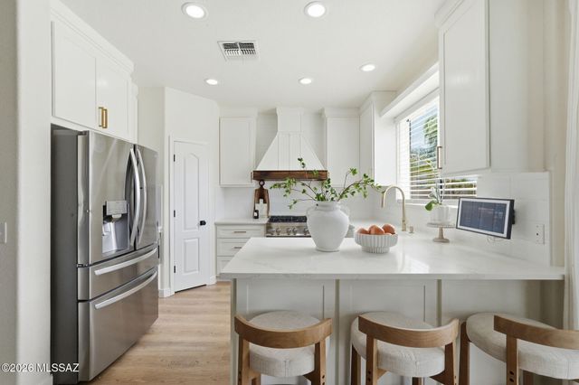 8949 N Wild Eagle Avenue, Tucson, AZ 85742