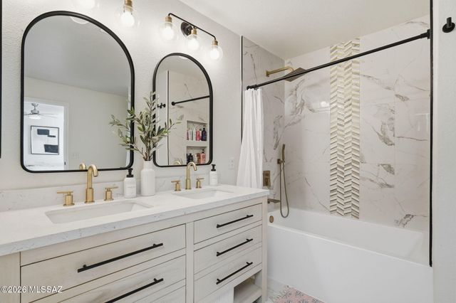 8949 N Wild Eagle Avenue, Tucson, AZ 85742