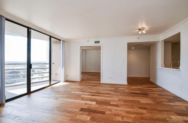 3525 Sage Road 1018, Houston, TX 77056