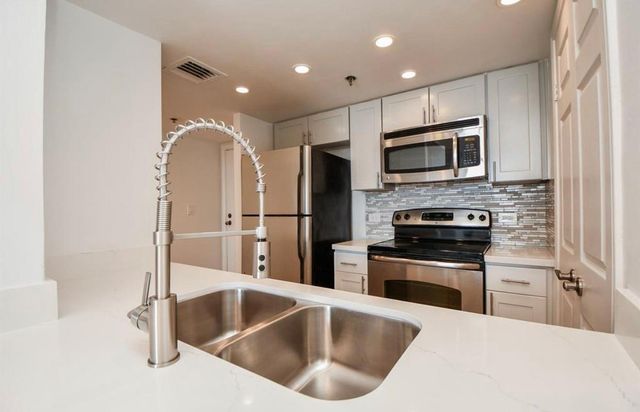 3525 Sage Road 1018, Houston, TX 77056