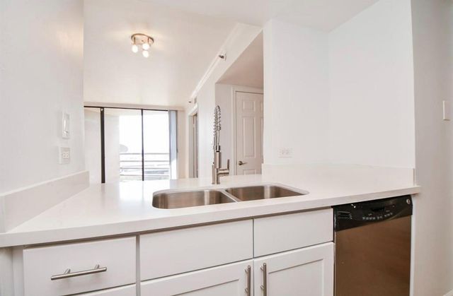 3525 Sage Road 1018, Houston, TX 77056