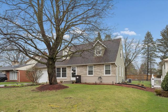 573 Dublin Drive, Mundelein, IL 60060