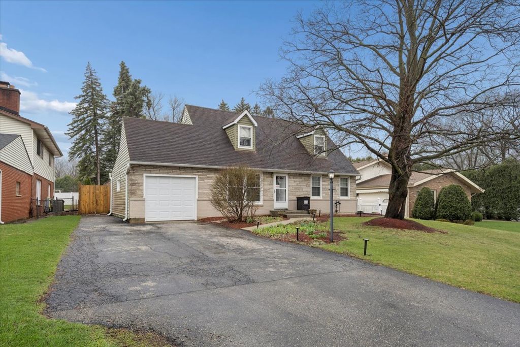 573 Dublin Drive, Mundelein, IL 60060