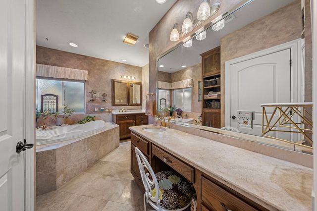 125 Grady Lane, Kerrville, TX 78028