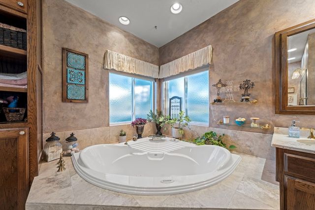 125 Grady Lane, Kerrville, TX 78028